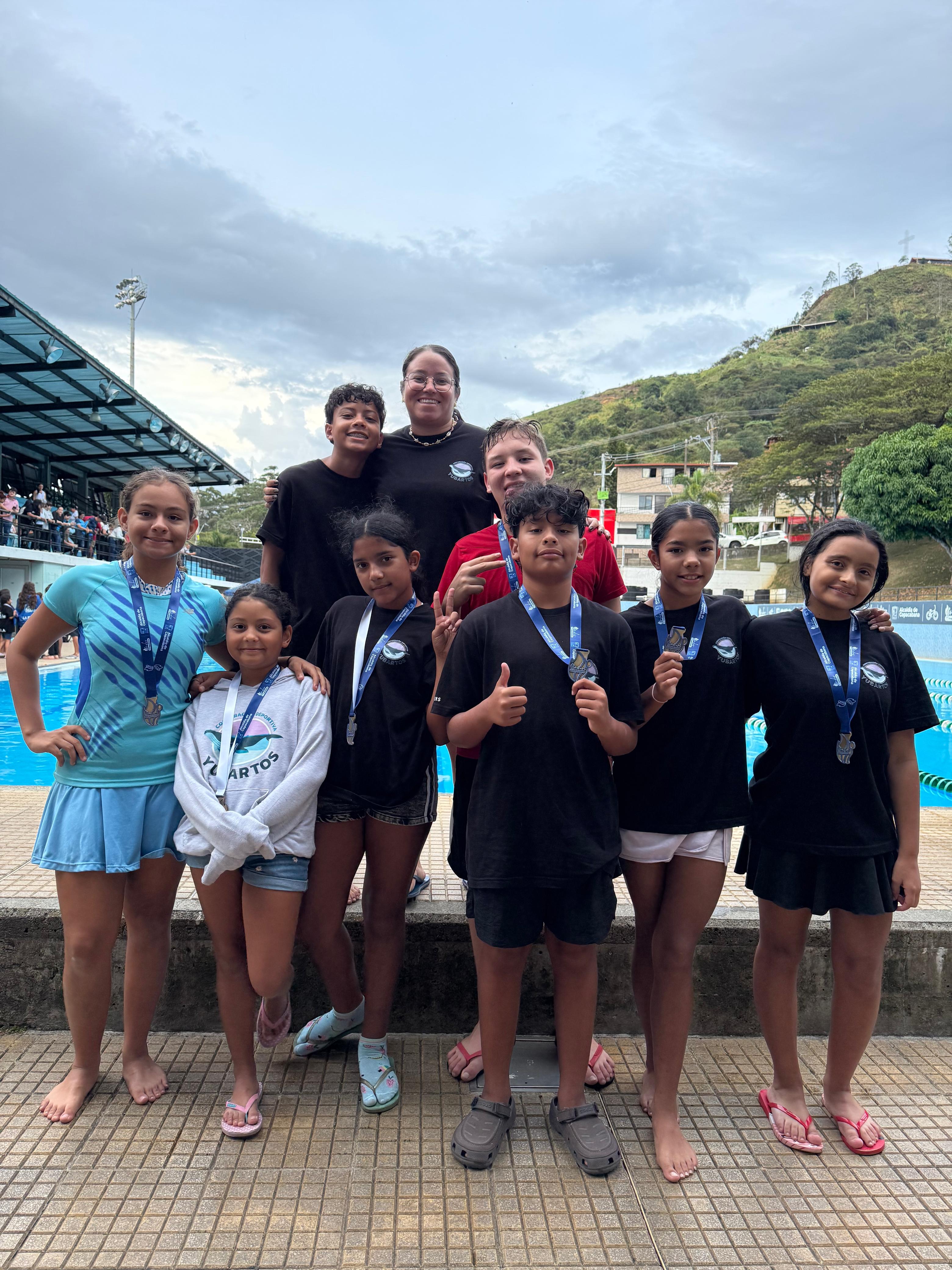 Entrenamiento de natación con aletas del Club Yubartos